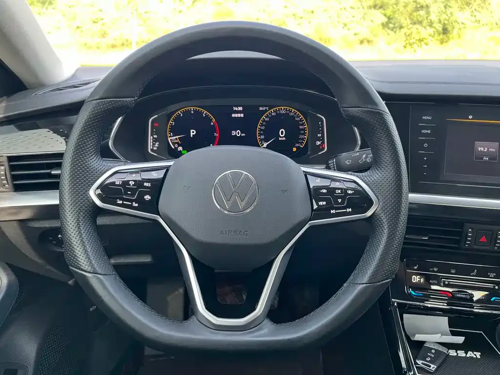 Volkswagen Passat — фото 10