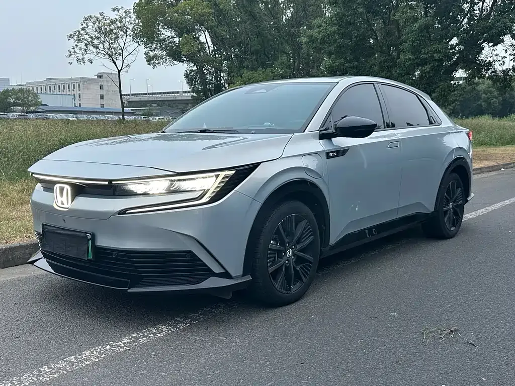 Honda e:NP2 — фото 1