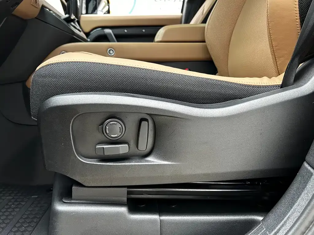 Land Rover Defender — фото 10