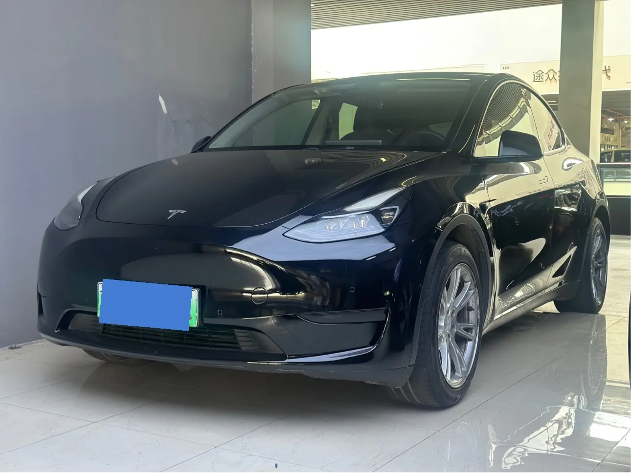 Tesla Model Y — фото 1