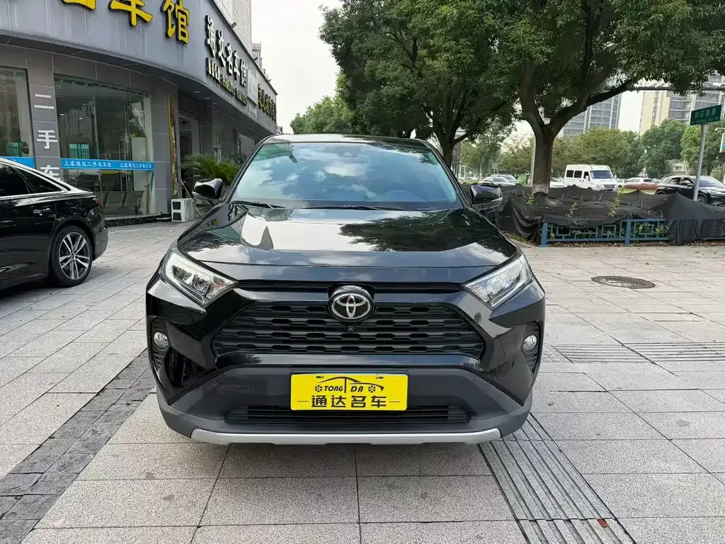 Toyota RAV4 — фото 8