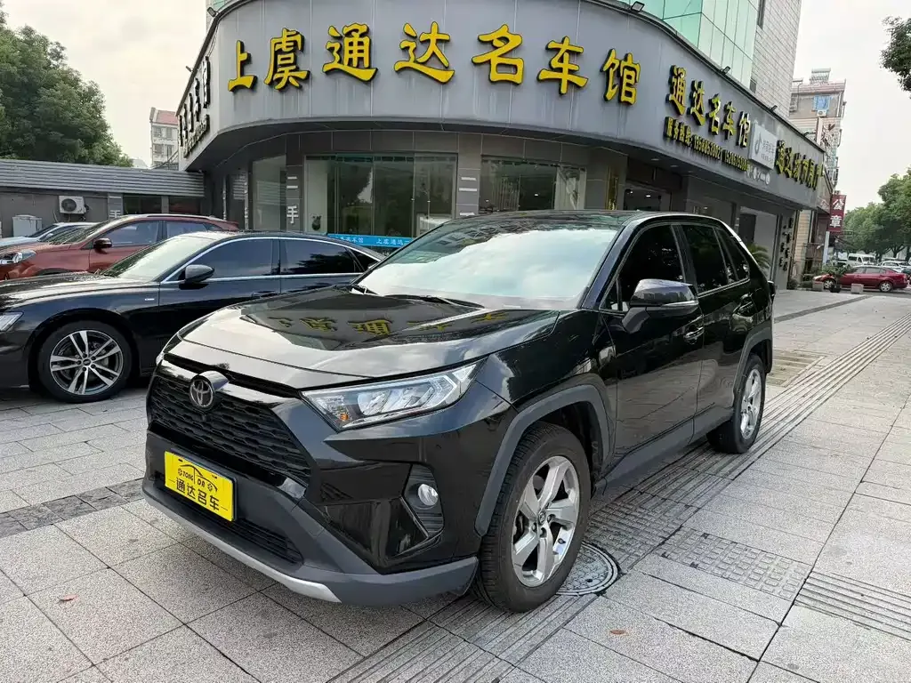 Toyota RAV4 — фото 6