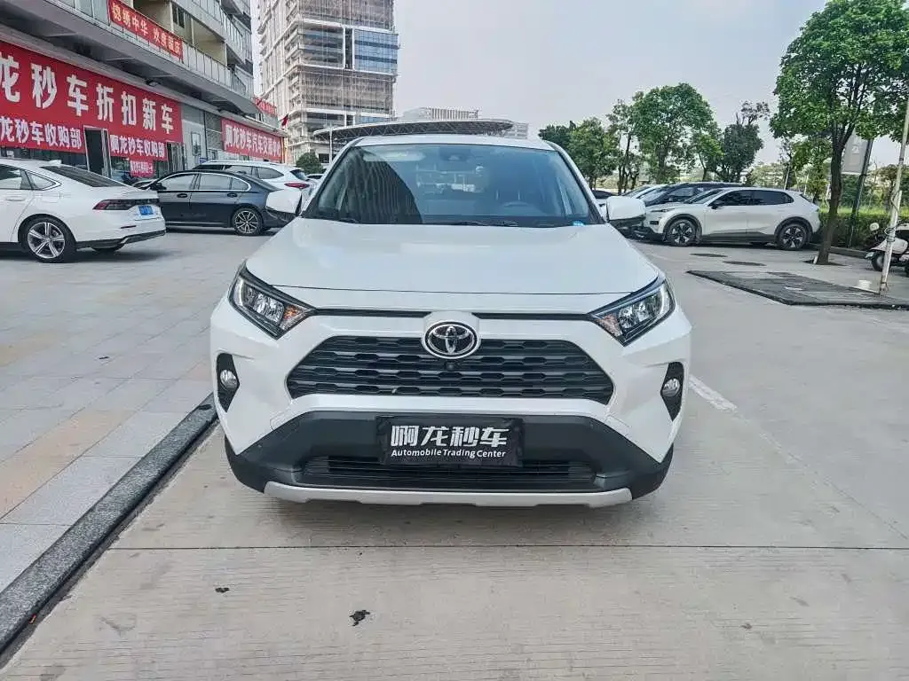 Toyota RAV4 — фото 4