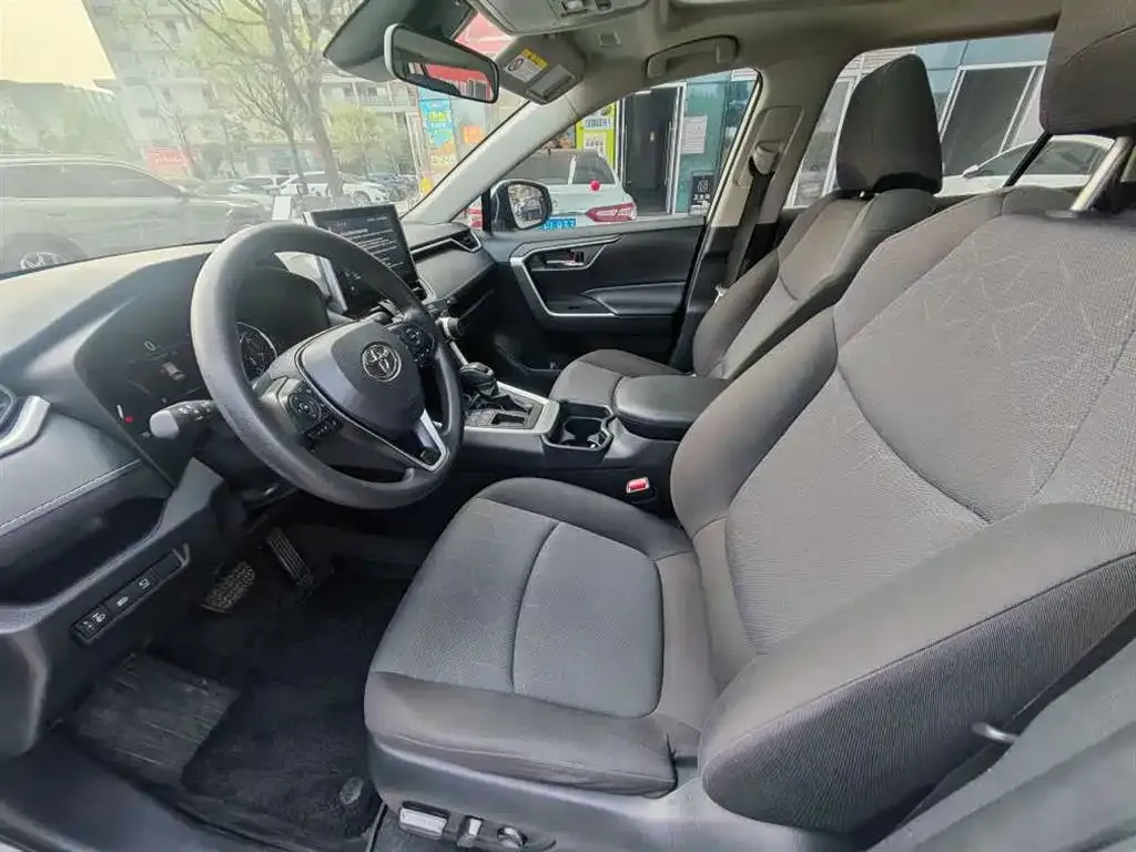 Toyota RAV4 — фото 3