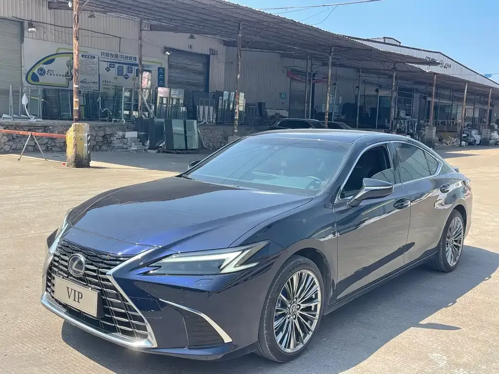 Lexus ES — фото 1