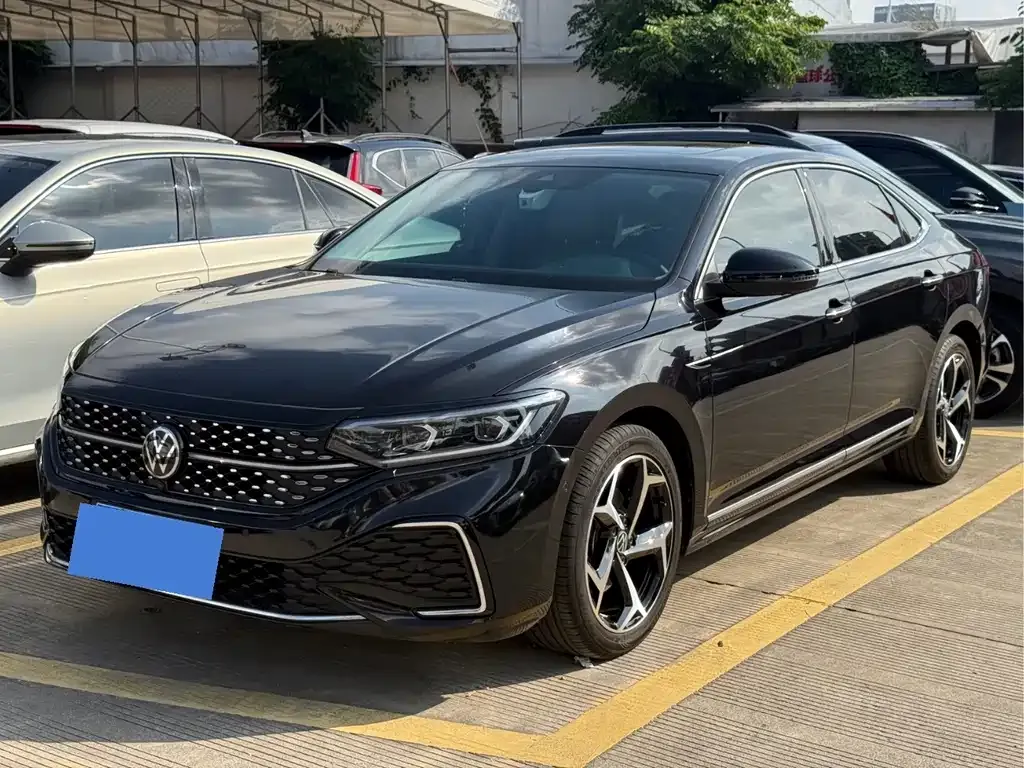 Volkswagen Passat — фото 1