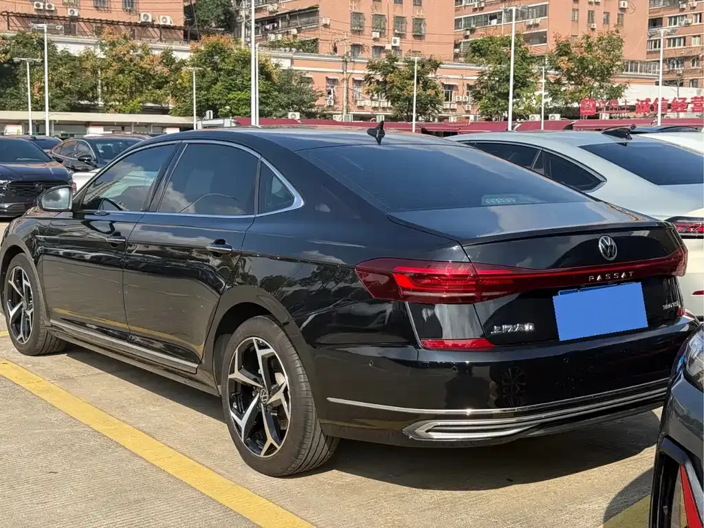 Volkswagen Passat — фото 8