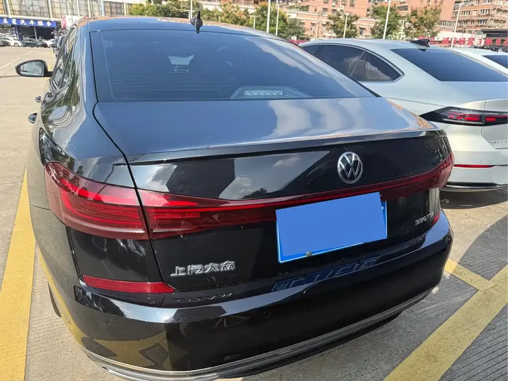 Volkswagen Passat — фото 10