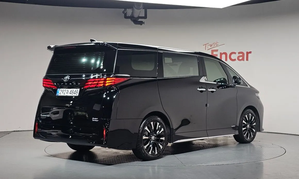 Toyota Alphard — фото 2