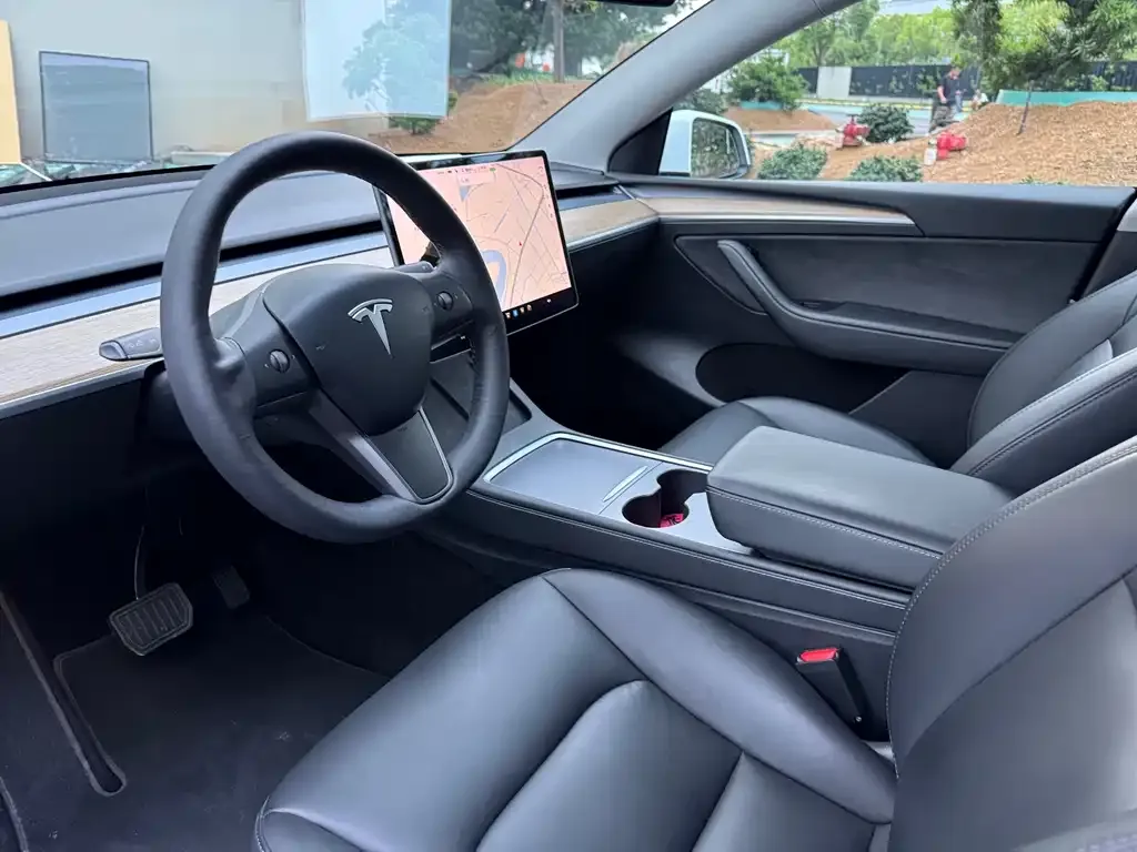 Tesla Model Y — фото 3