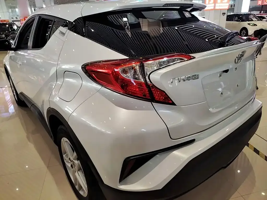 Toyota C-HR — фото 8