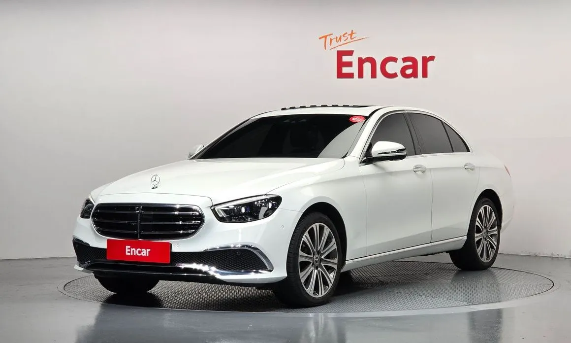 Mercedes-Benz E-Class — фото 1