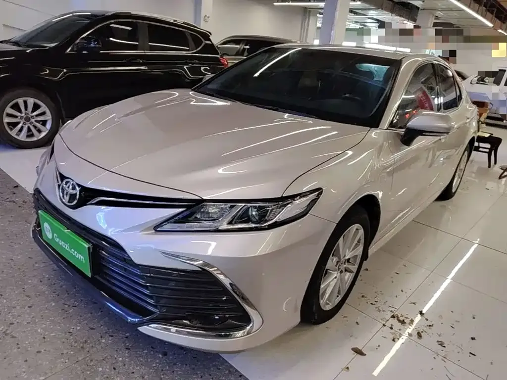 Toyota Camry — фото 1