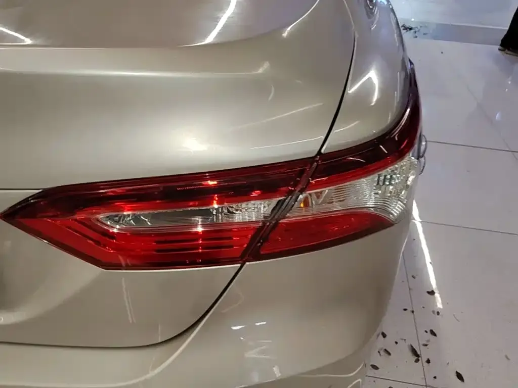 Toyota Camry — фото 3
