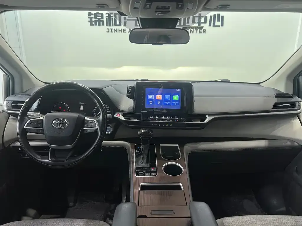 Toyota Sienna — фото 2