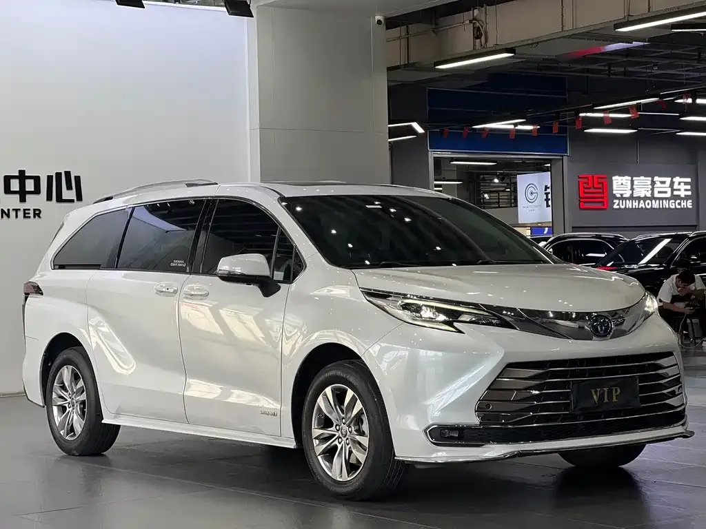 Toyota Sienna — фото 4