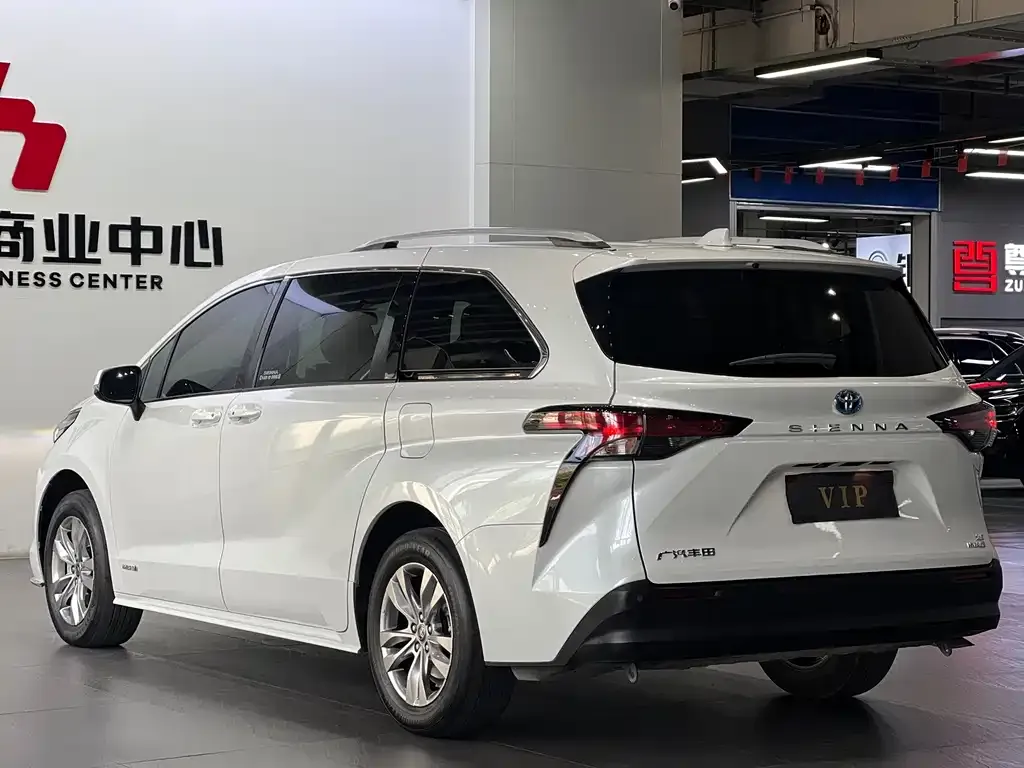 Toyota Sienna — фото 8