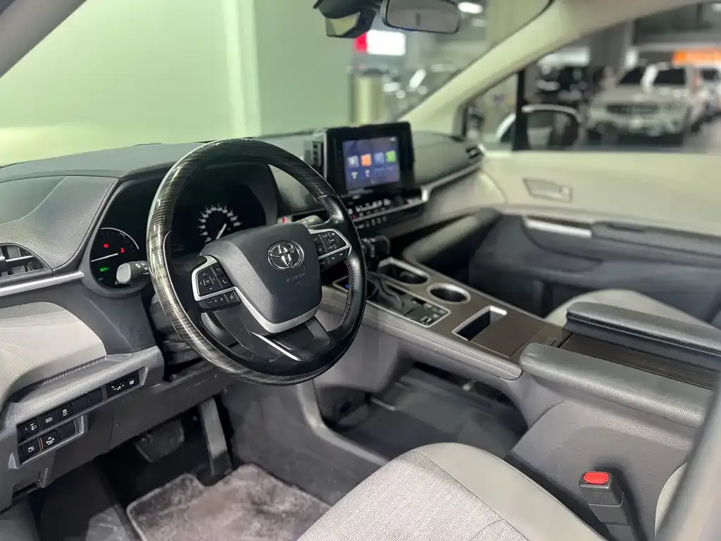 Toyota Sienna — фото 6