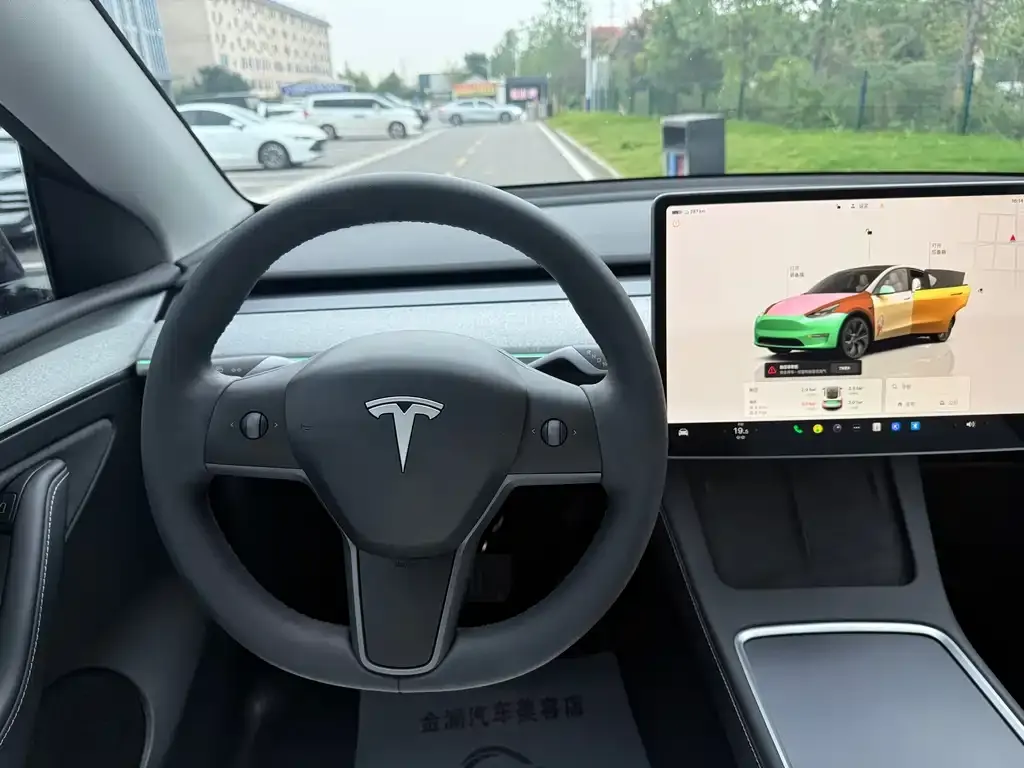 Tesla Model Y — фото 3