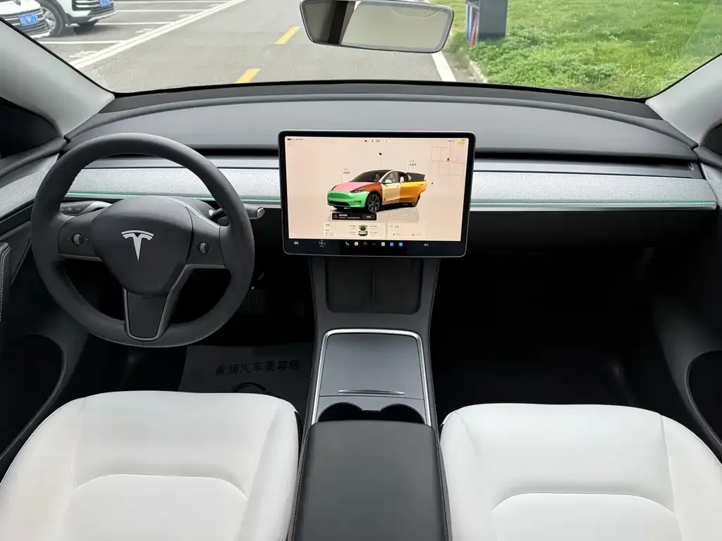 Tesla Model Y — фото 6