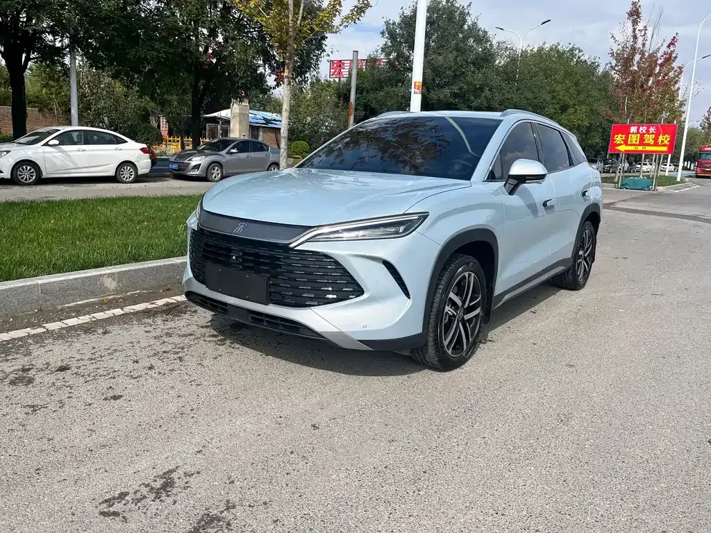 BYD L DM-i — фото 1