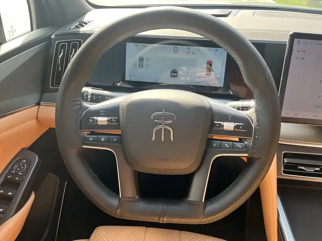 BYD L DM-i — фото 3