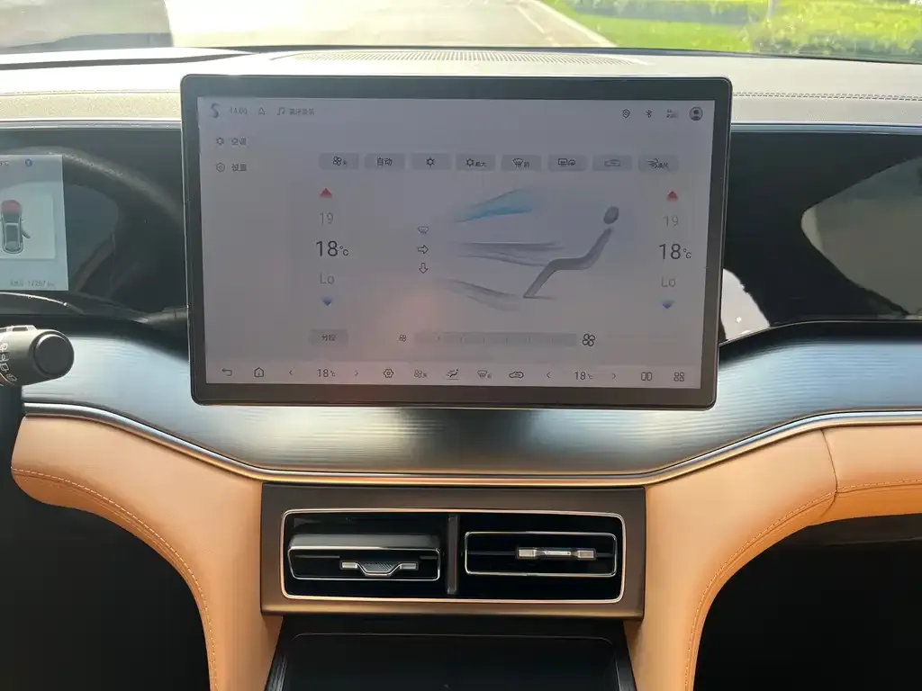 BYD L DM-i — фото 2