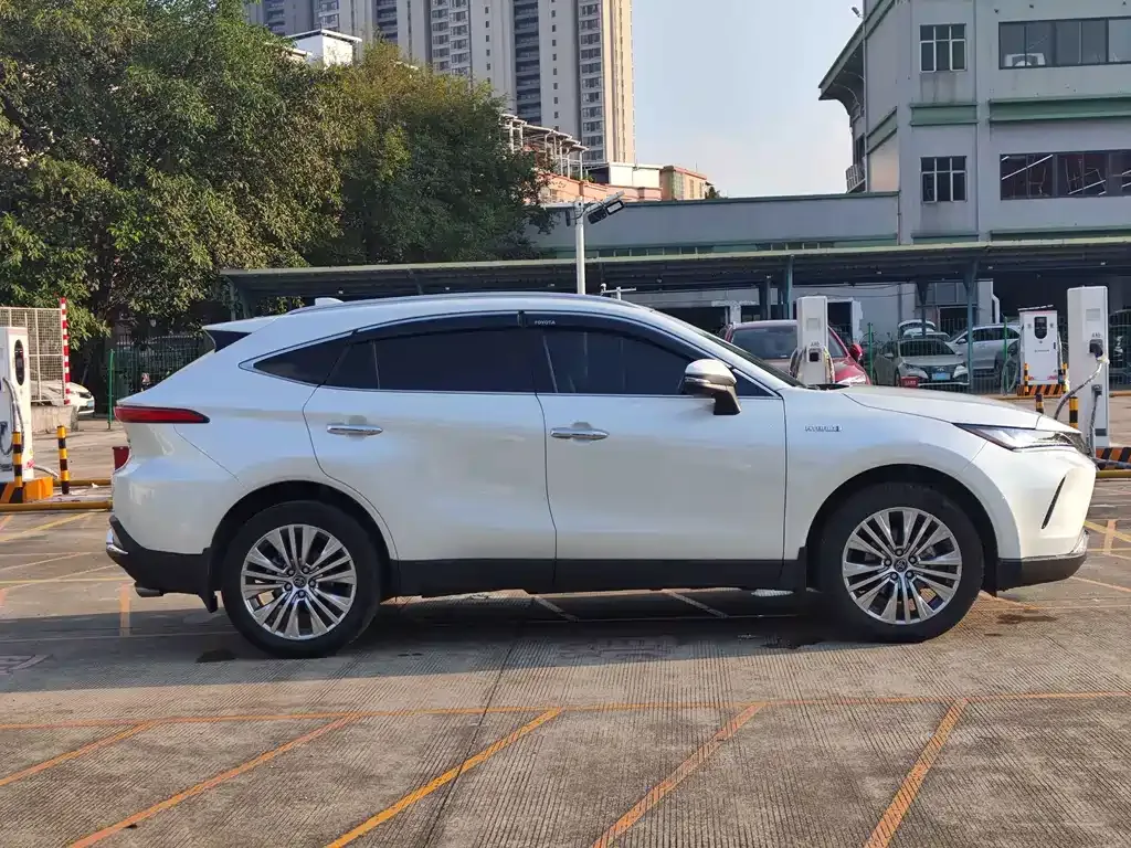 Toyota Harrier — фото 7