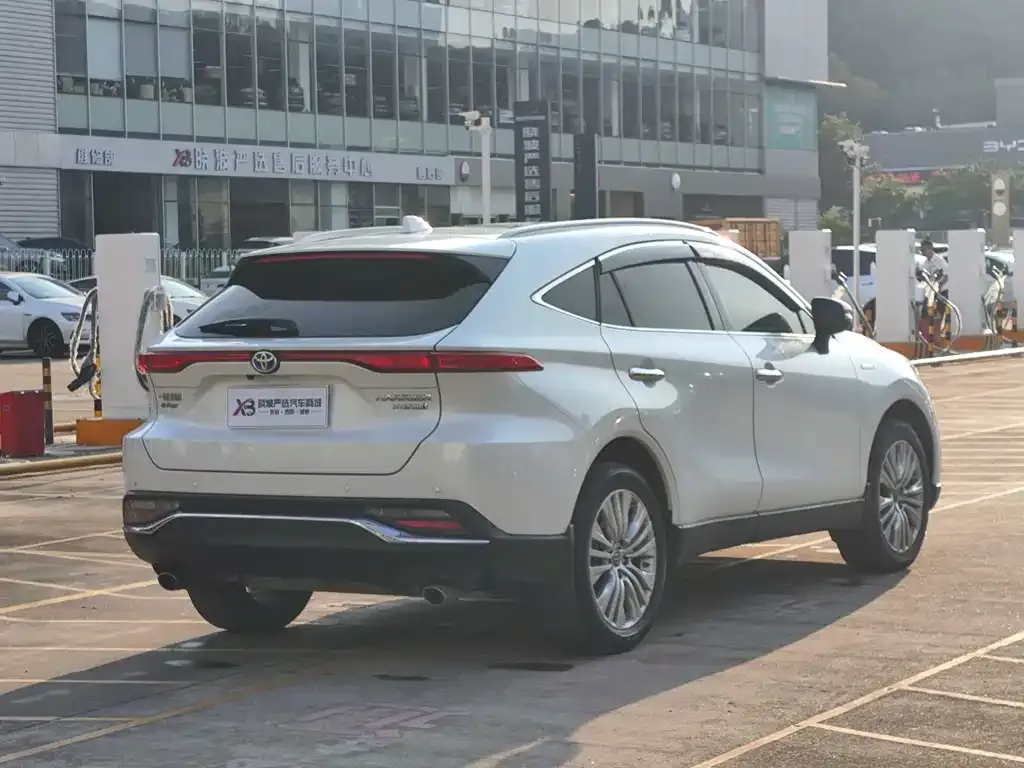 Toyota Harrier — фото 4