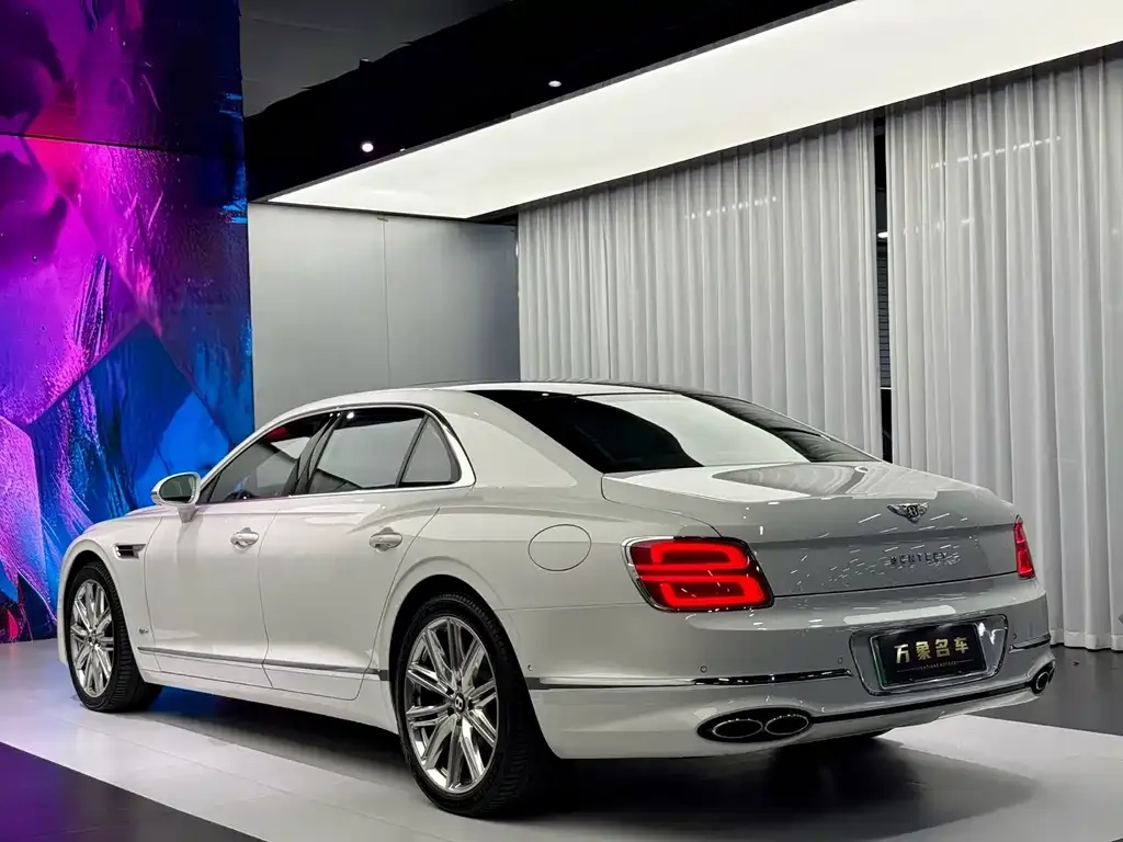 Bentley Flying Spur PHEV — фото 4