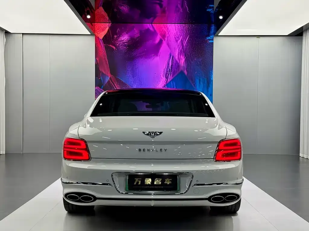 Bentley Flying Spur PHEV — фото 10
