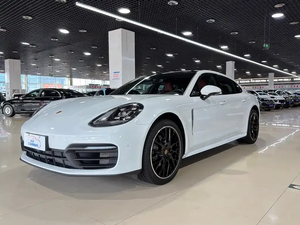Porsche Panamera — фото 1