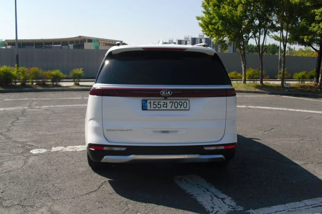 Kia Carnival — фото 9