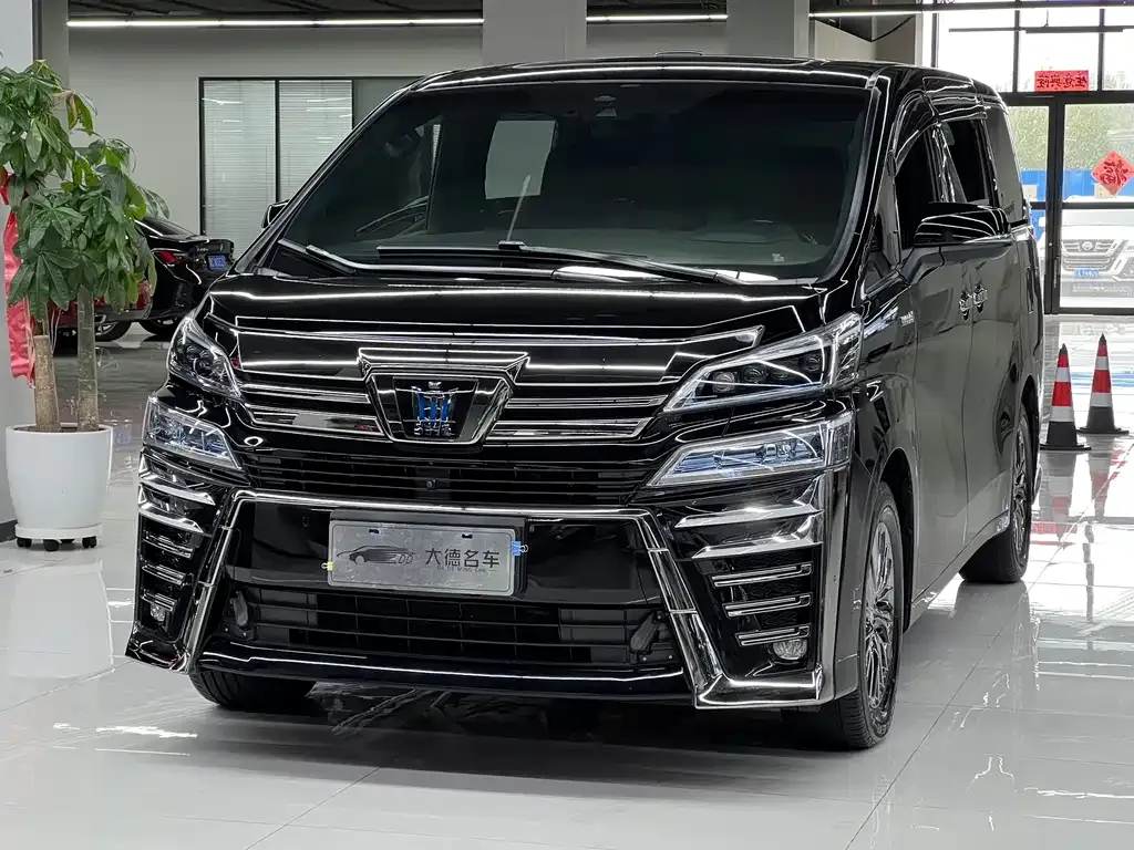 Toyota Vellfire — фото 1