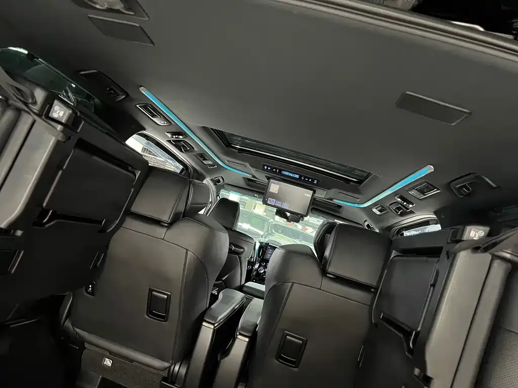 Toyota Vellfire — фото 3