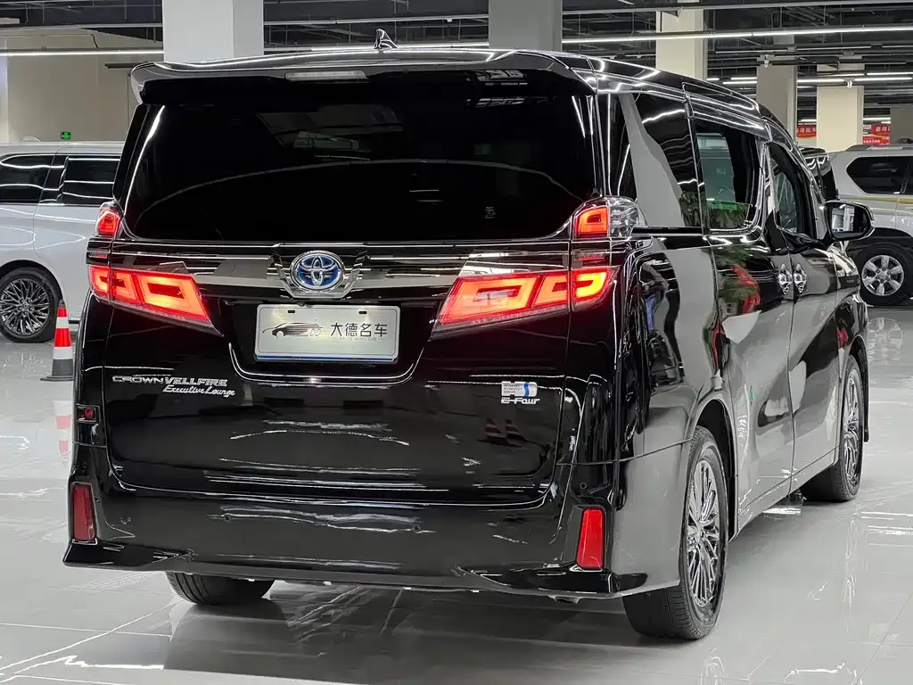 Toyota Vellfire — фото 5