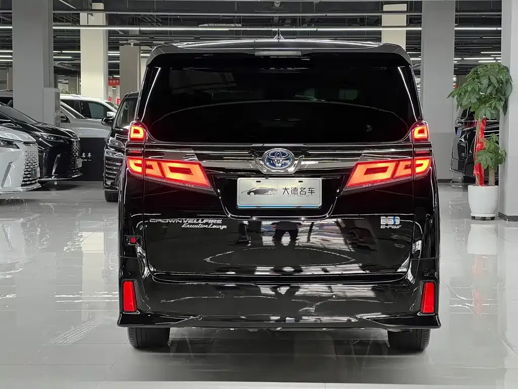 Toyota Vellfire — фото 10