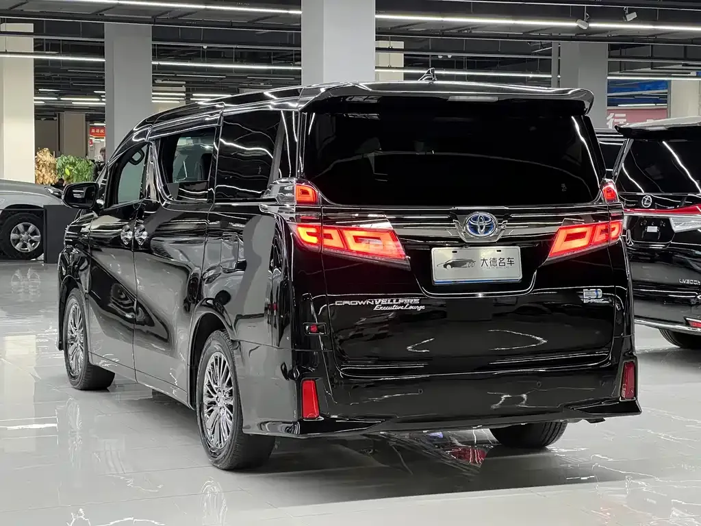 Toyota Vellfire — фото 9
