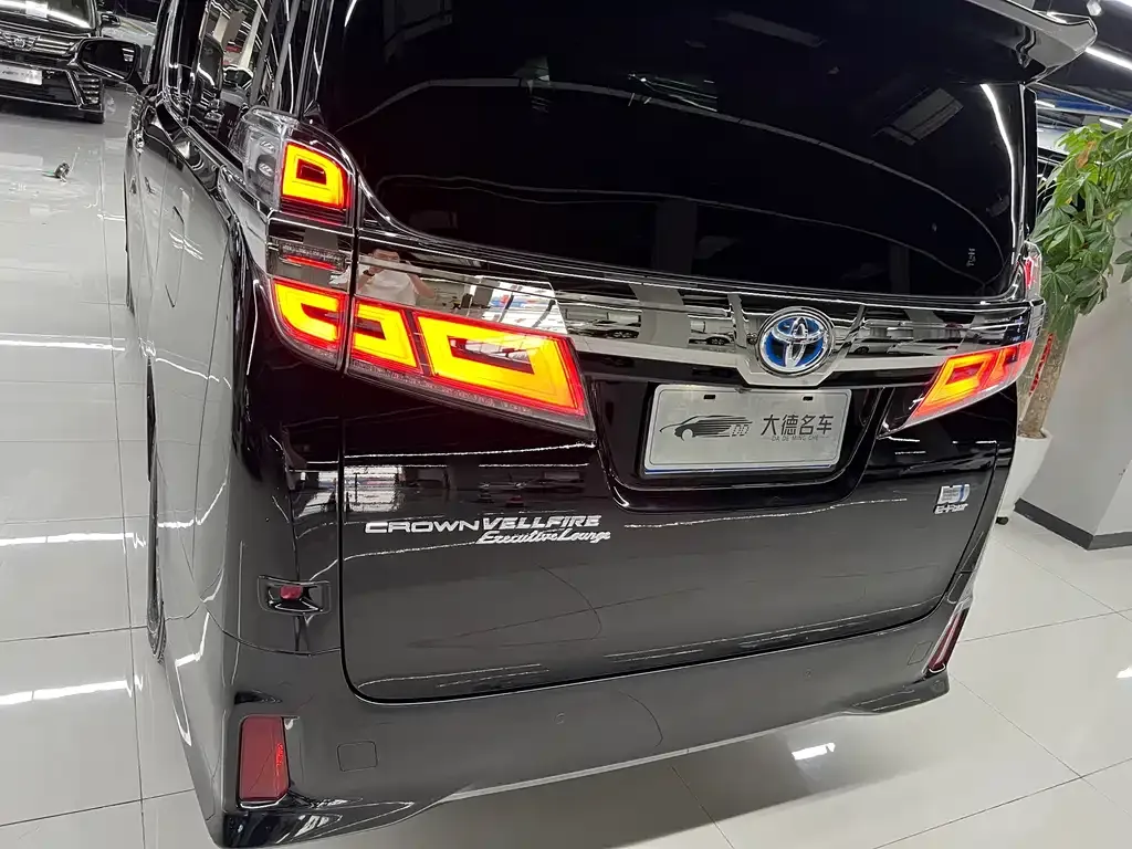 Toyota Vellfire — фото 7