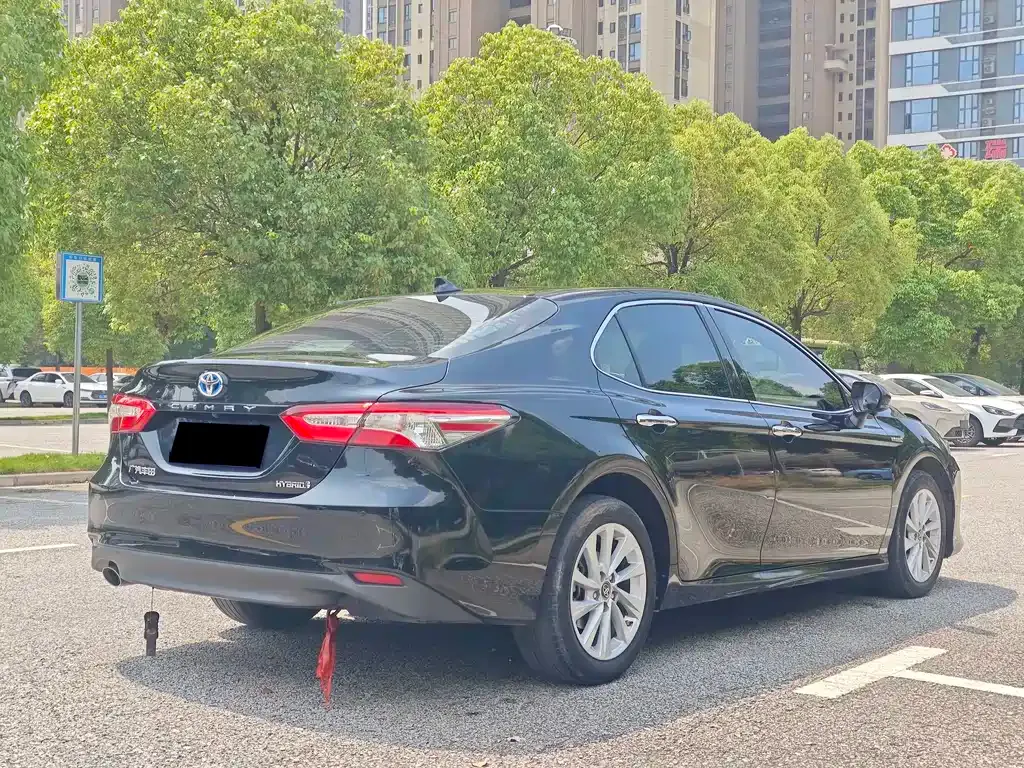 Toyota Camry — фото 9