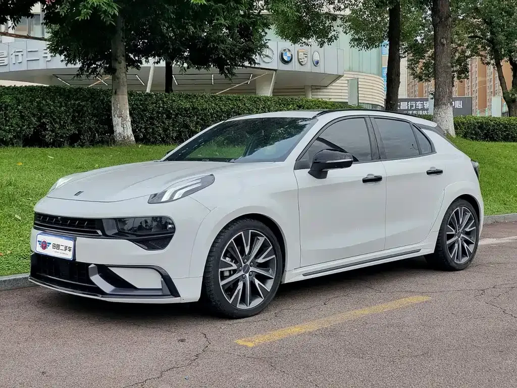 Lynk & Co 02 Hatchback — фото 1