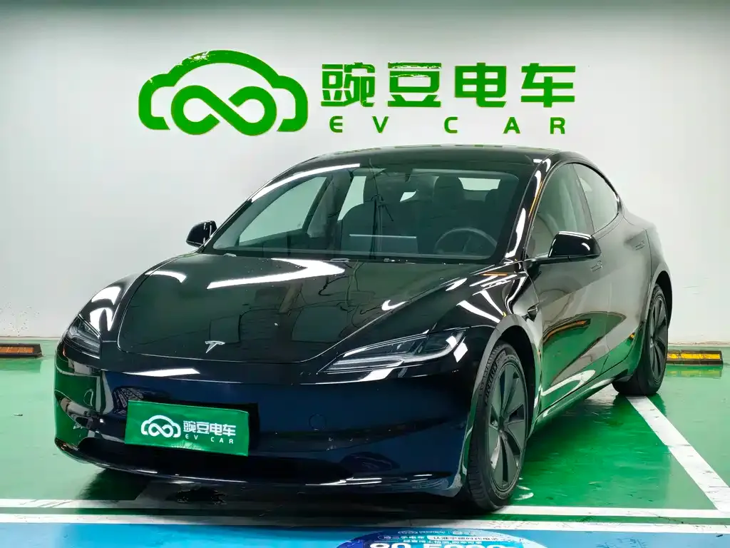 Tesla Model 3 — фото 1