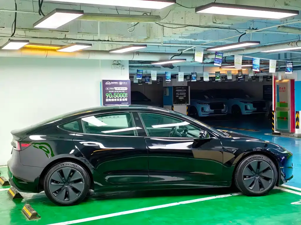 Tesla Model 3 — фото 9
