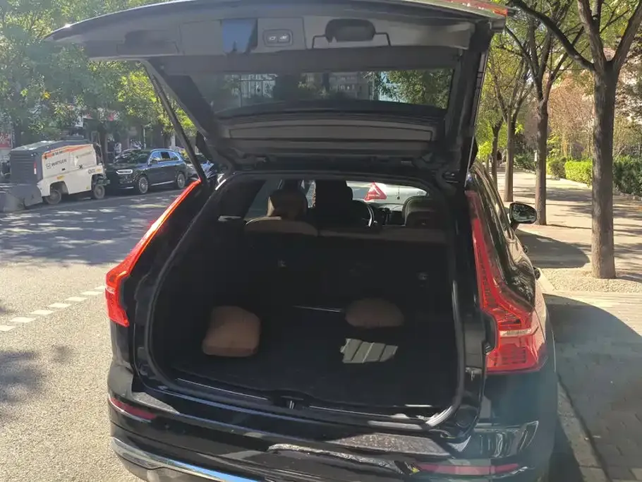 Volvo XC60 — фото 10