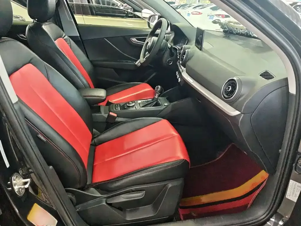 Audi Q2L — фото 5