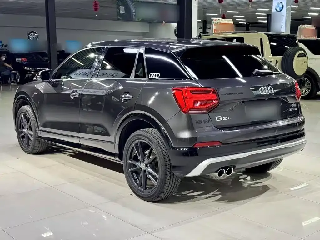 Audi Q2L — фото 8