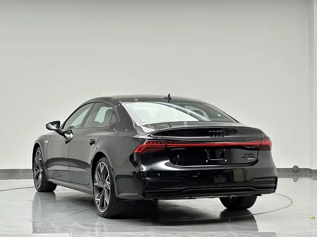 Audi A7L — фото 8