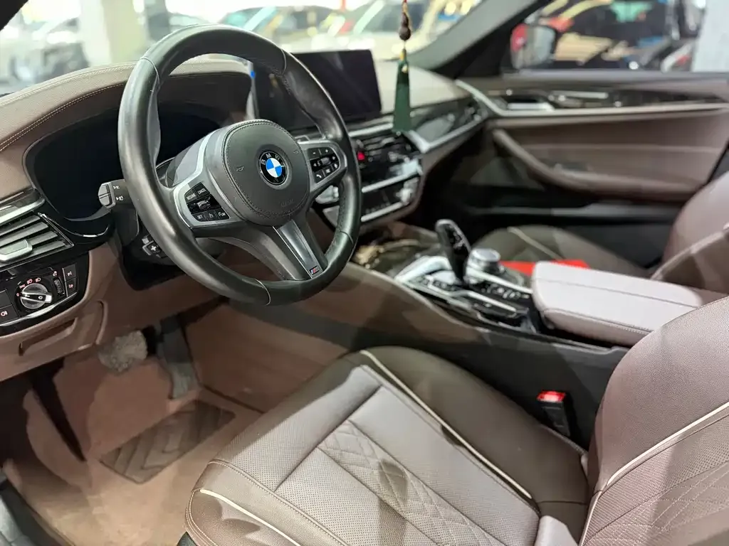 BMW 5 Series — фото 9