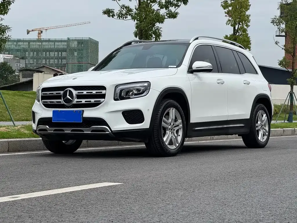 Mercedes-Benz GLB — фото 1