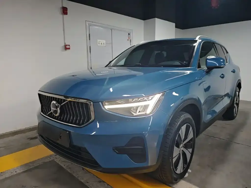 Volvo XC40 — фото 8